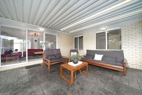 Family Escape Serene Oasis With Pool And AC - Hervey Bay Accommodation 3