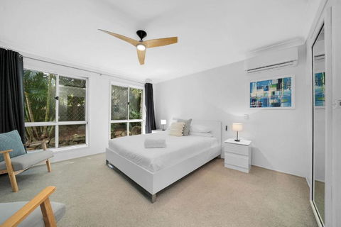Family Escape Serene Oasis With Pool And AC - Hervey Bay Accommodation 2