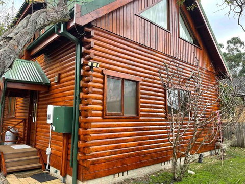 Fantastic Log Cabin On Burrill Lake With Own Jetty - Pet Friendly - Tourism Hervey Bay 4