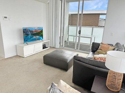 G901S - Bright Zetland Escape With City Views - Hervey Bay Accommodation 1