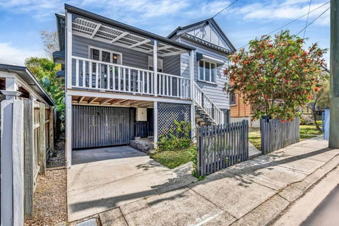 Gabba Central 2 Separate Homes 1 Block 6 Bdrms - Hervey Bay Accommodation 0