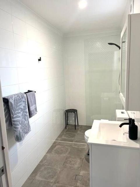 Gabba Central 2 Separate Homes 1 Block 6 Bdrms - Hervey Bay Accommodation 3