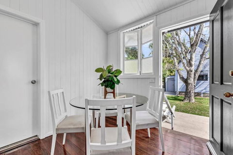 Gabba Central 2 Separate Homes 1 Block 6 Bdrms - Hervey Bay Accommodation 4