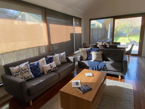 GALWAY COTTAGE - Hervey Bay Accommodation 0