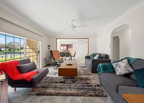 Geoff And Mary S - Hervey Bay Accommodation 3