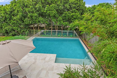 GEORGE8- THE ULTIMATE, FAMILY BEACH HOUSE! - Hervey Bay Accommodation 2