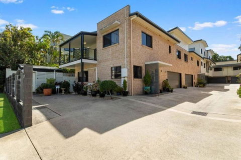 Georgina Townhouse - Hervey Bay Accommodation 0