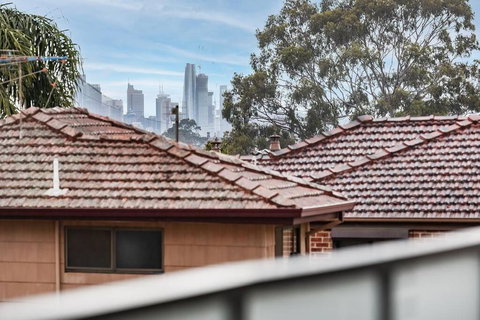 GLAD3 Gladesville Getaway Bright & Contemporary - Hervey Bay Accommodation 1