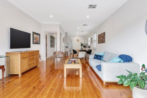 Gladstone Gardens - Family Comfort In North Brighton - Hervey Bay Accommodation 4