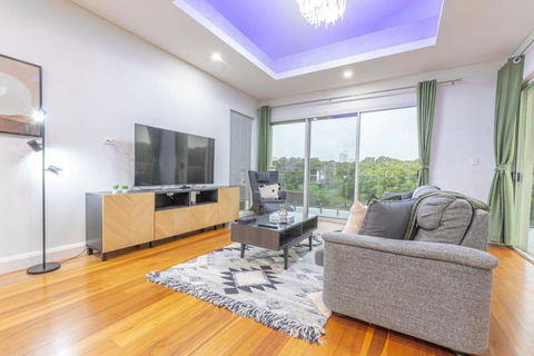 Glamorous 5BD House W Water View In Melrose Park - Tourism Hervey Bay 1