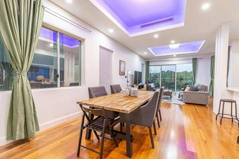 Glamorous 5BD House W Water View In Melrose Park - Tourism Hervey Bay 3