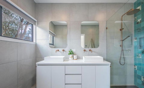 Glamour In Gisborne - With Spa! - Hervey Bay Accommodation 4