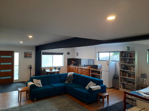 GOLDFIELDS STUDIO APARTMENT, Beaconsfield - Fully Self-contained, Air-conditioning - Tourism Hervey Bay 2