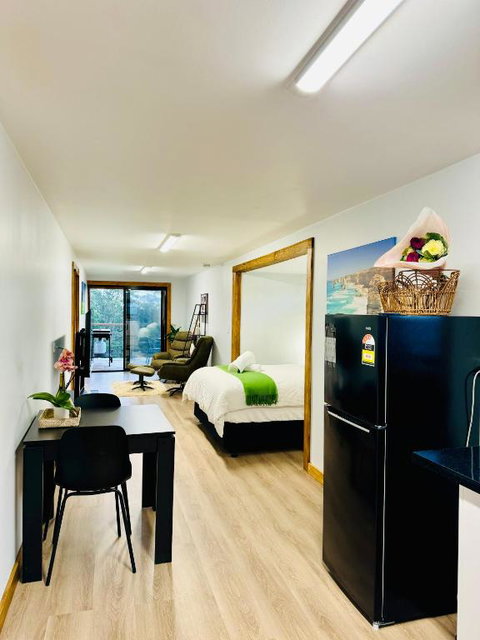 GORGE Chocolates Tiny House - Tourism Hervey Bay 3