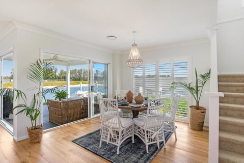Hamptons House - Stylish Waterfront - Hervey Bay Accommodation 3