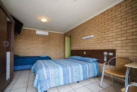 Grand Hotel Motel - Hervey Bay Accommodation 2