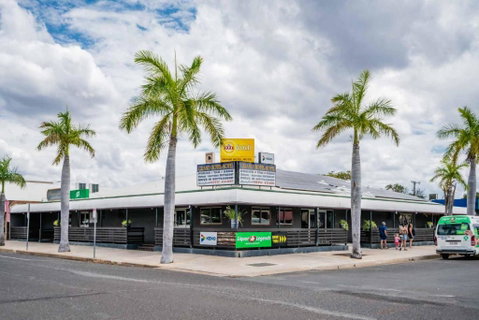 Grand Hotel Motel - Hervey Bay Accommodation 1