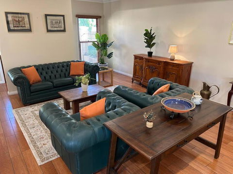 Grand Retreat In Peaceful Street - Hervey Bay Accommodation 0