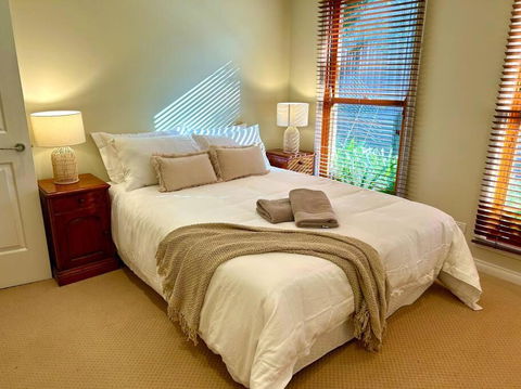 Grand Retreat In Peaceful Street - Hervey Bay Accommodation 4