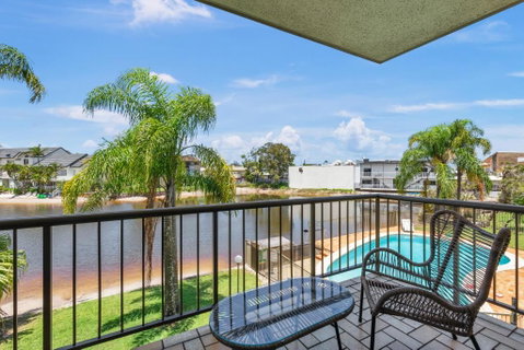HACIENDA- CANAL VIEWS AND COMFORT - Tourism Hervey Bay 3