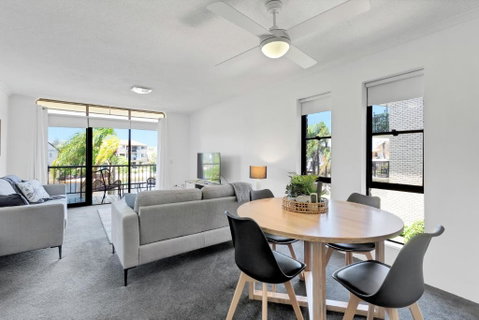HACIENDA- CANAL VIEWS AND COMFORT - Tourism Hervey Bay 1