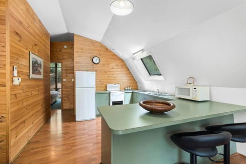 Halls Gap Hideaway - Hervey Bay Accommodation 2