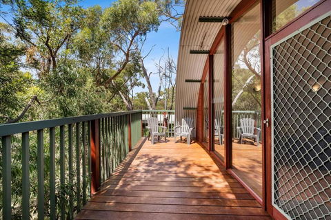 Halls Gap Hideaway - Hervey Bay Accommodation 3