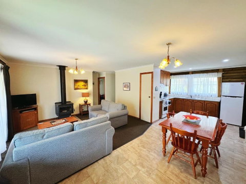 Halls Gap Log Cabins - Hervey Bay Accommodation 3