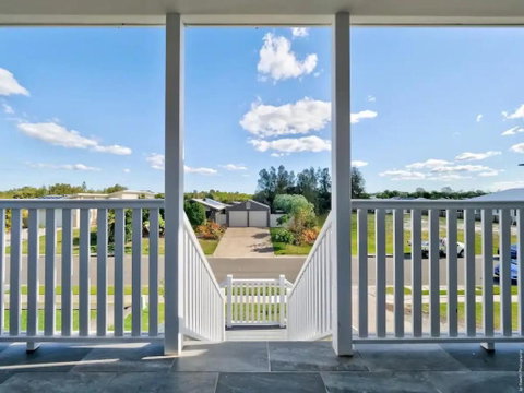 Hamptons House - Hervey Bay Accommodation 2