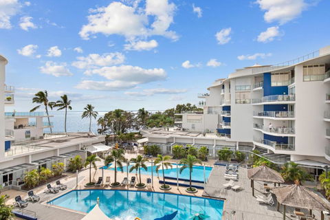 Hamptons Meets Hervey Bay In Upmarket Resort - Ocean Views - Hervey Bay Accommodation 0