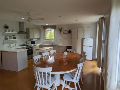 Happy Spacious Home Nr Canberra Hospital - Hervey Bay Accommodation 0