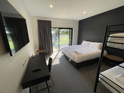 Harden Country Club Motel - Tourism Hervey Bay 3