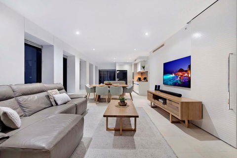 GUARANTEED OCEAN VIEW - Level 16 And Up - Soul Surfers Paradise - Self Contained &Privately Managed - Tourism Hervey Bay 2