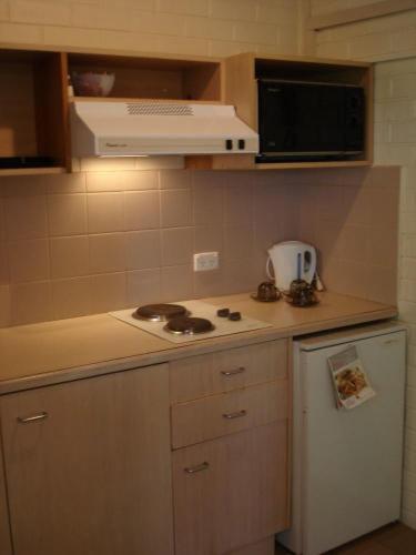 H & D Apartments - Tourism Hervey Bay 1