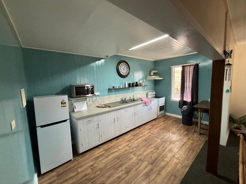 Herberton Townhouse - Hervey Bay Accommodation 3