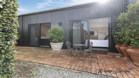 Hideaway Nook By Wine Coast Holiday Rentals - Tourism Hervey Bay 0