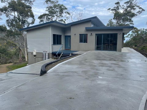 Hill Top Retreat - Hervey Bay Accommodation 2