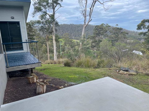 Hill Top Retreat - Hervey Bay Accommodation 3