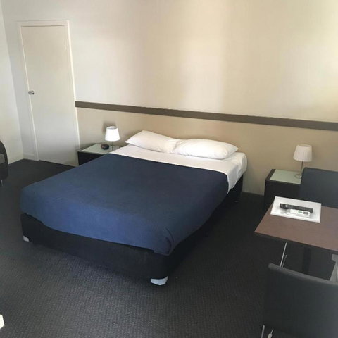 Highlander Hotel Bar Kitchen Rooftop - Hervey Bay Accommodation 2