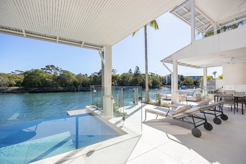 Iluka, Luxurious Riverfront Retreat - Hervey Bay Accommodation 2