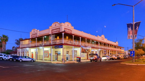Hotel Corones - Hervey Bay Accommodation 0