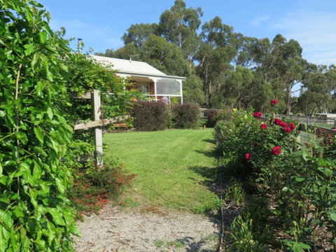 Honeyeater Cottage - Hervey Bay Accommodation 3
