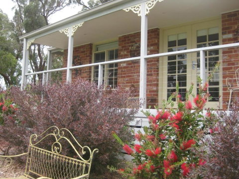 Honeyeater Cottage - Hervey Bay Accommodation 2