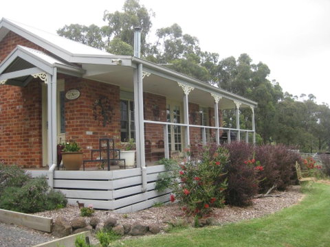 Honeyeater Cottage - Hervey Bay Accommodation 1