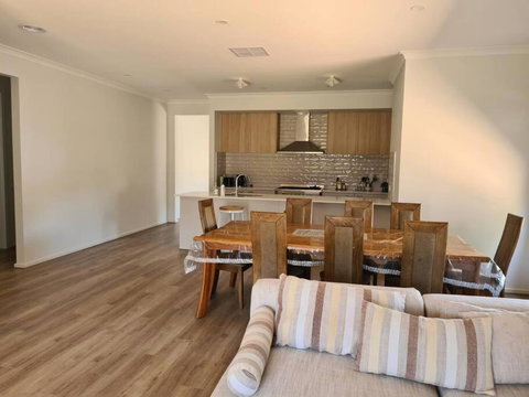 House Near The Lake Hosted By Rani - Hervey Bay Accommodation 1