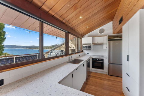 Ibis On Lake Jindabyne - Hervey Bay Accommodation 2