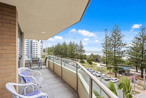 Iconic Burleigh Beachfront, 2 Bedroom Apartment - Hervey Bay Accommodation 3