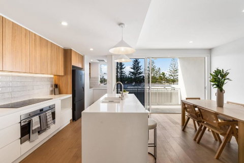 Iconic Burleigh Heads Luxury Villa - Hervey Bay Accommodation 0