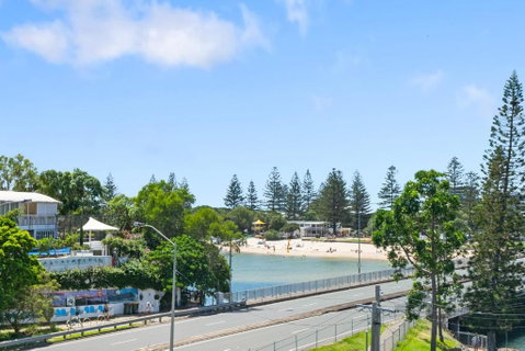 Iconic Burleigh Heads Luxury Villa - Hervey Bay Accommodation 1