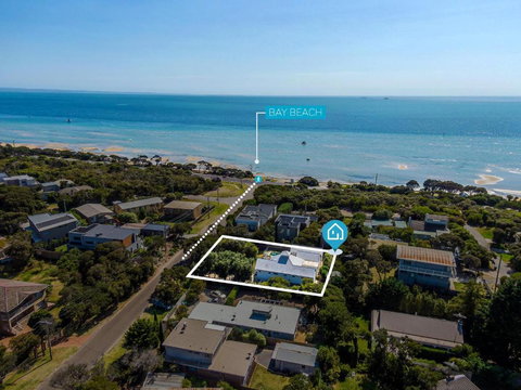 Idyllic Beach House Blairgowrie - 100m To Foreshore, 700m Walk To Village - Hervey Bay Accommodation 1